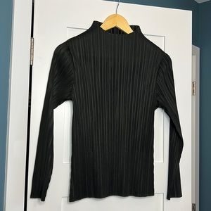 Micropleat long sleeve mock turtleneck top